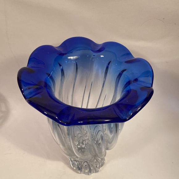 Handmade in Poland Clear Blue Petal Twisted Heavy Vase - Picture 2 of 7